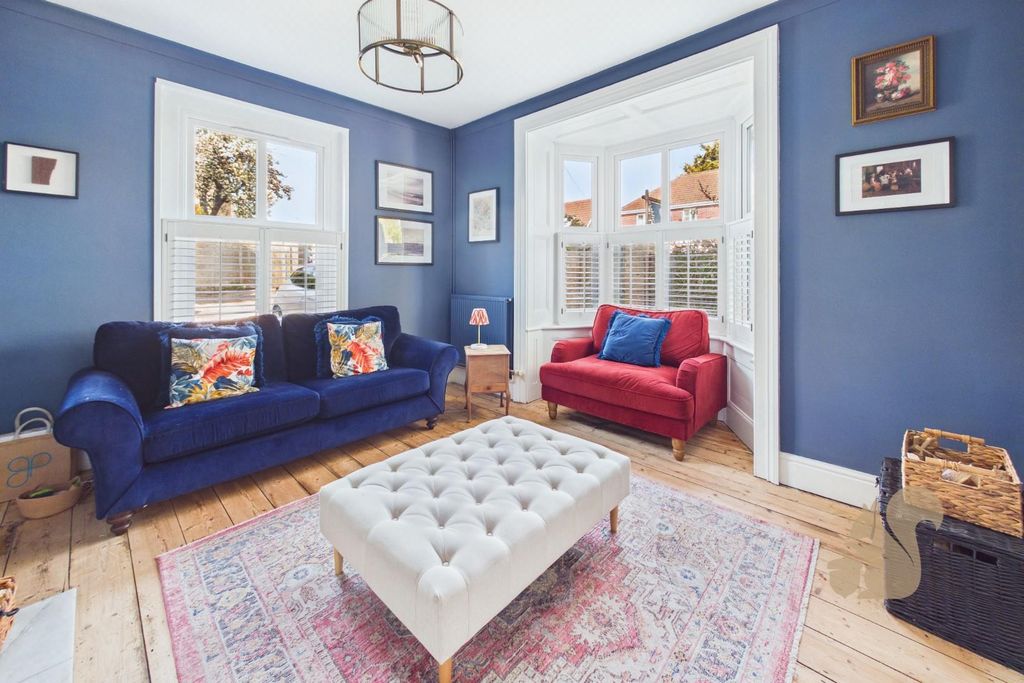 Property photo 2 of 21 Lounge