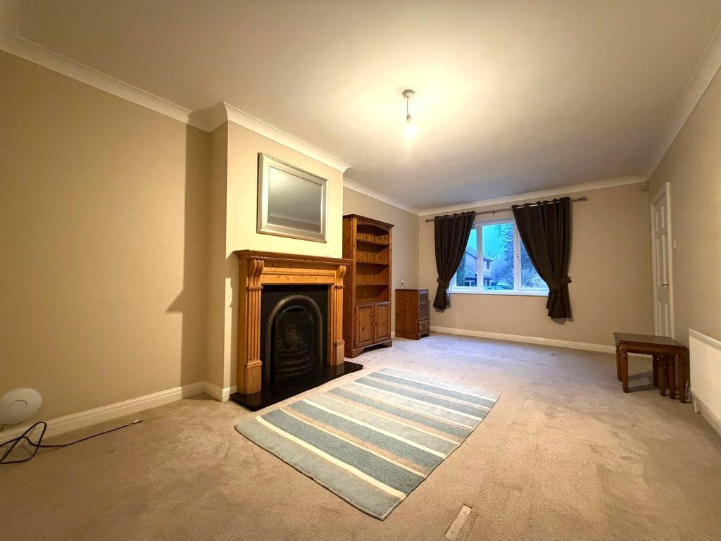 Property photo 2 of 27 Lounge