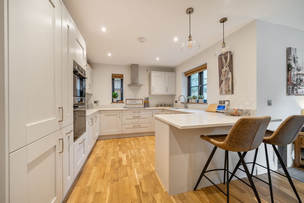 Property photo 3 of 25 1395661-7-695E64c490d60