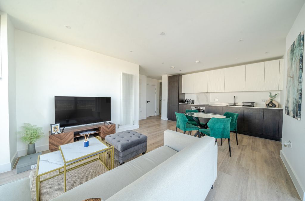 Property photo 2 of 13 1319823-7-686d3B6...