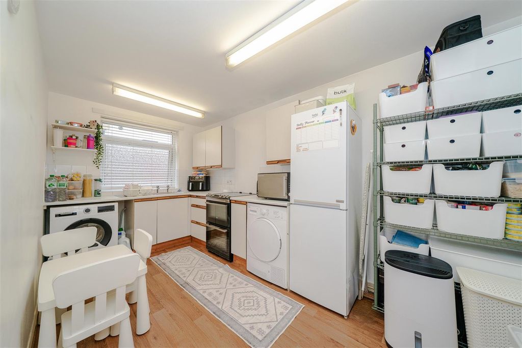 Property photo 2 of 12 Kitchen
