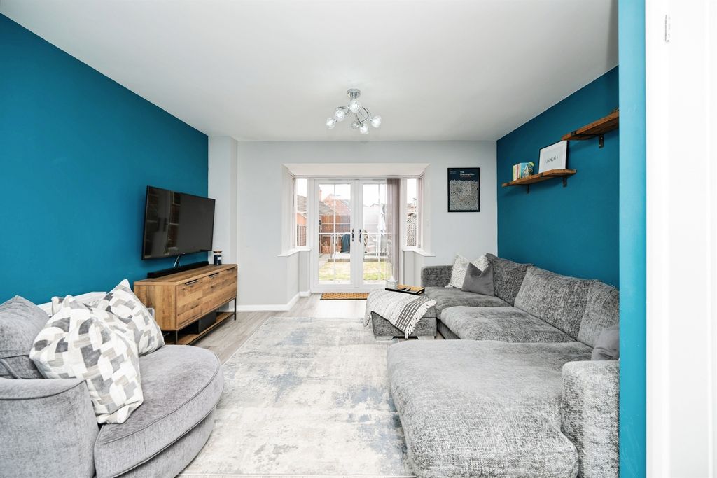 Property photo 2 of 17