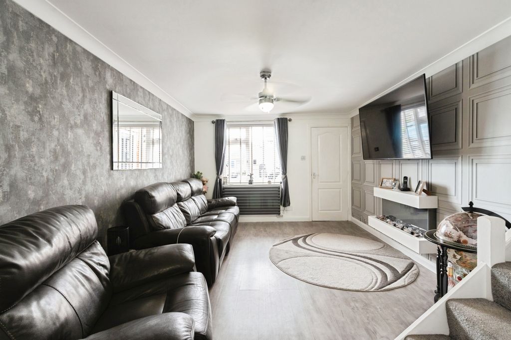 Property photo 2 of 20 Pbox-Img.Jpg