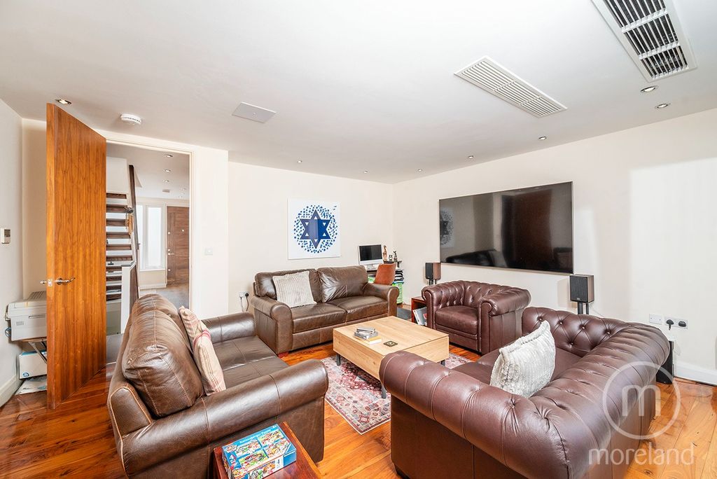 Property photo 2 of 16 5319854