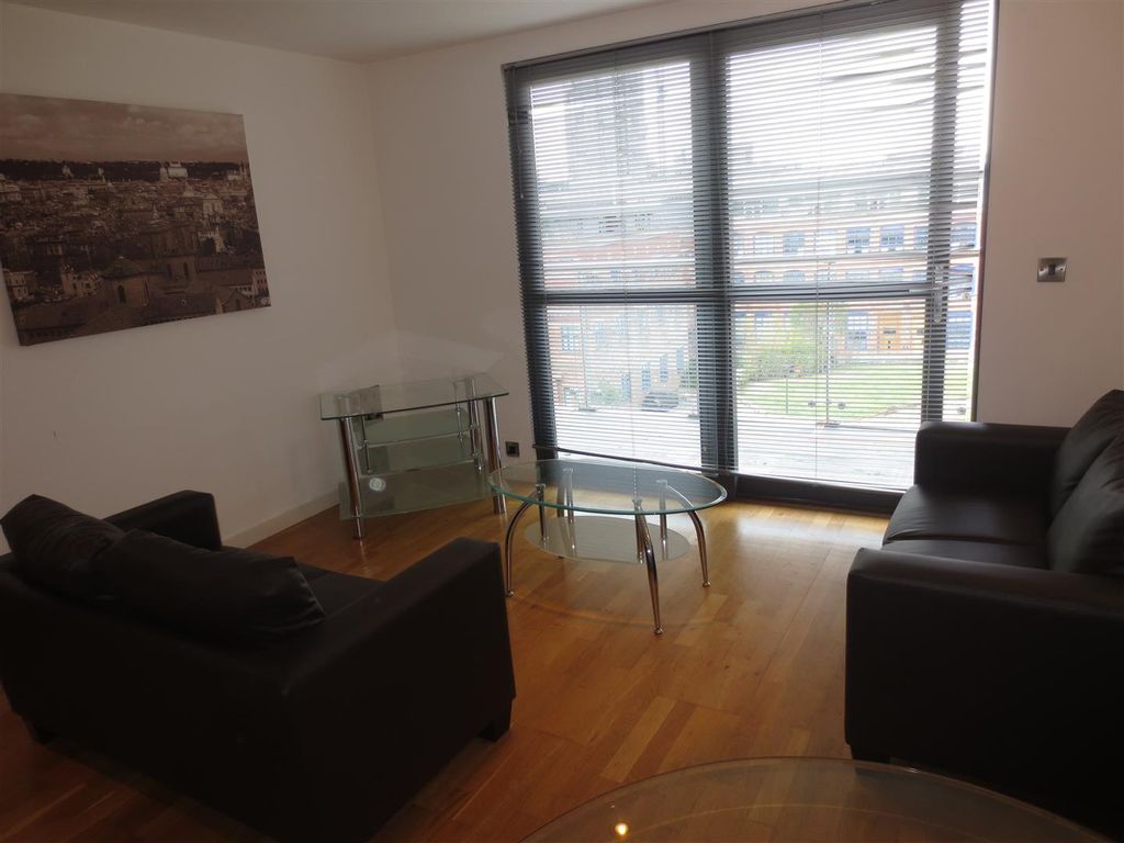 Property photo 3 of 9 Lounge