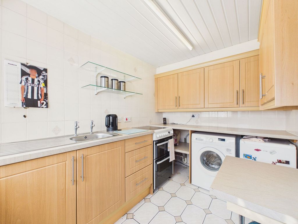 Property photo 3 of 12 Kitchen