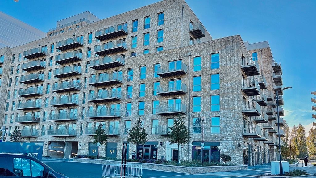 Property photo 3 of 3 Building