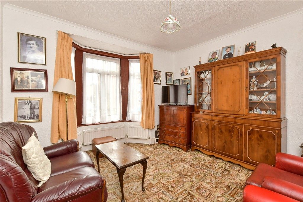 Property photo 3 of 13 Lounge.