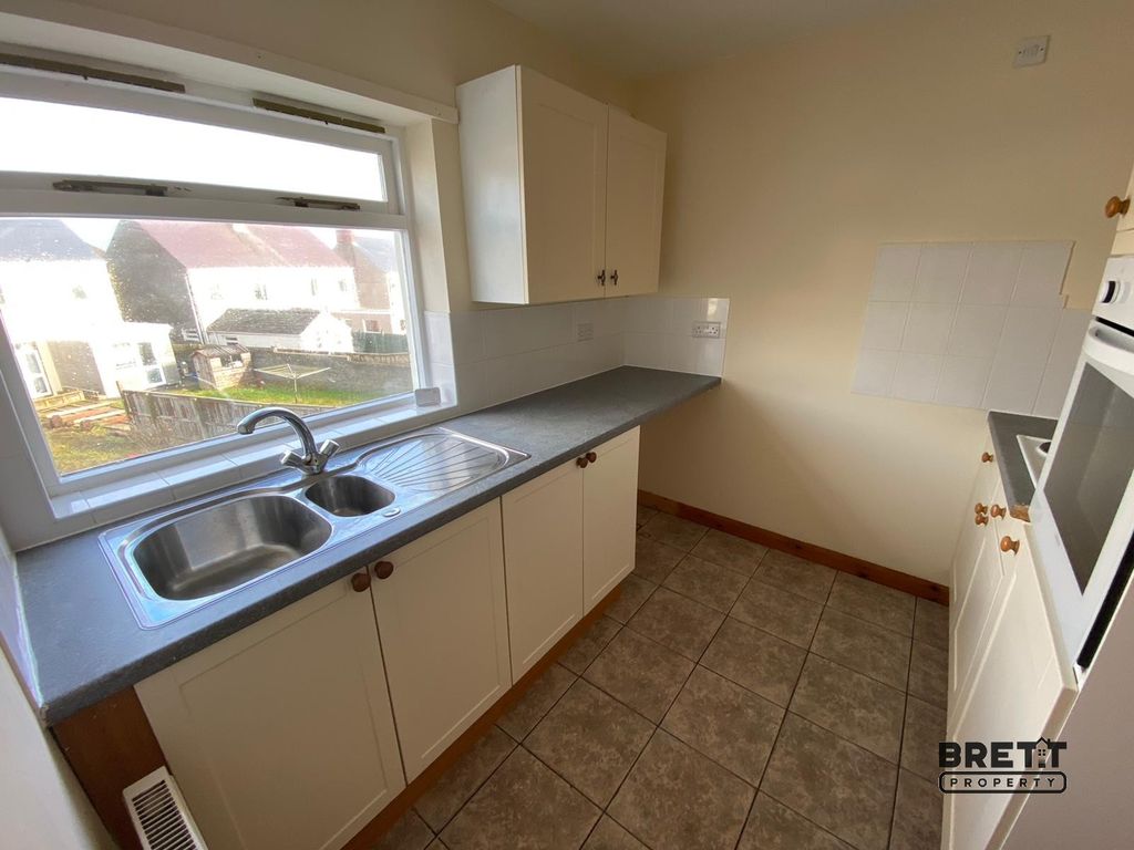 Property photo 2 of 7 Kitchen