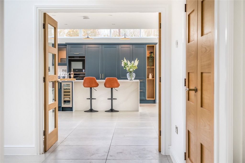 Property photo 3 of 13 Breakfast Bar