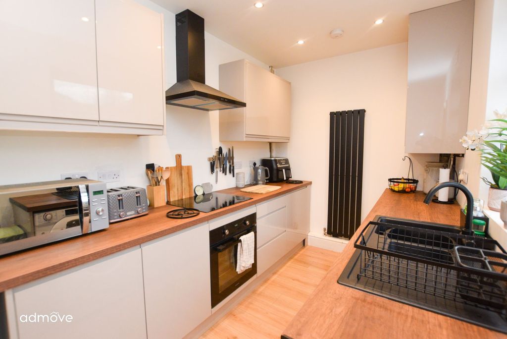 Property photo 2 of 14 Photo 8