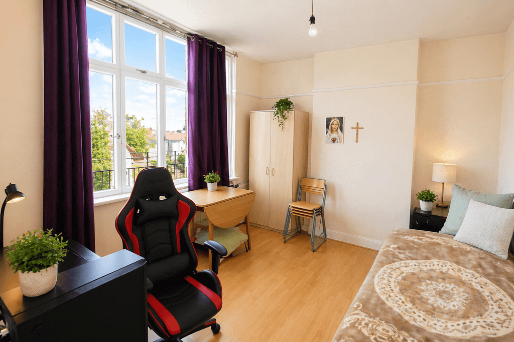 Property photo 2 of 6 Gallery