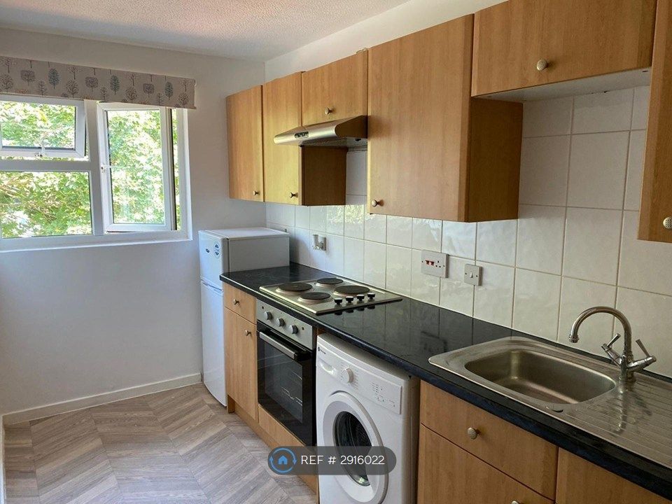 Property photo 3 of 17 Kitchen