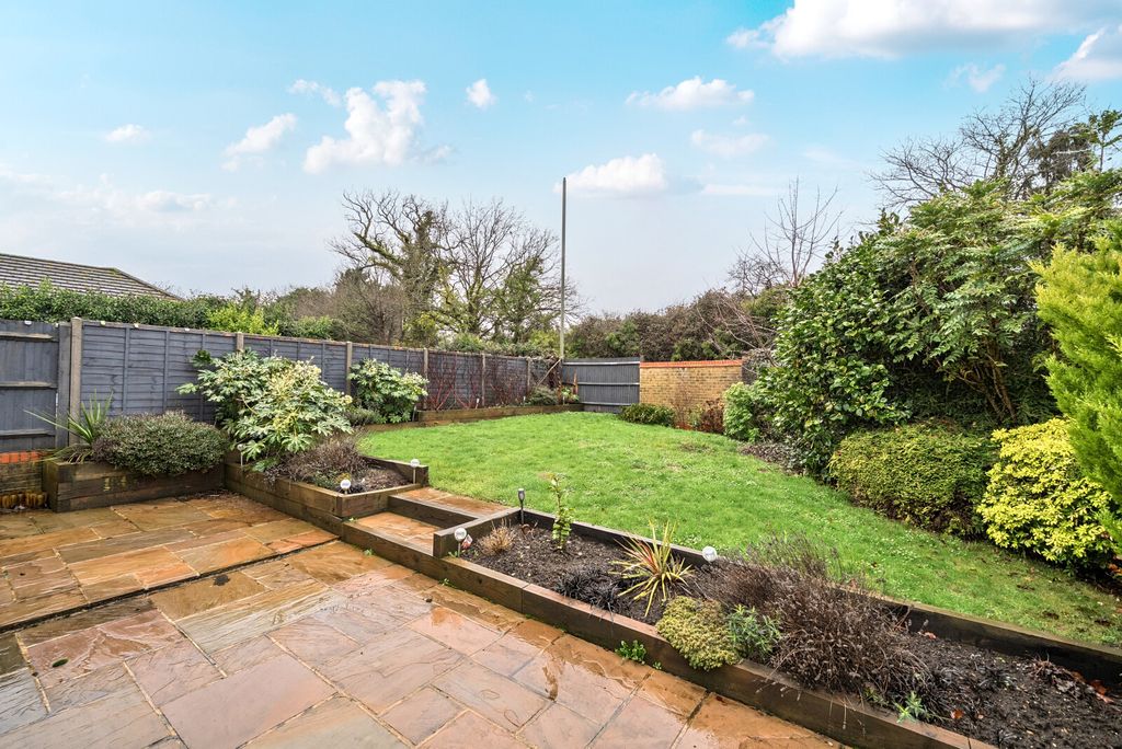 Property photo 2 of 17 Garden