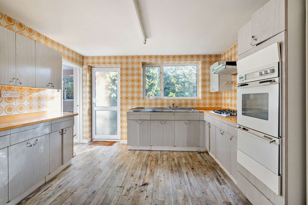 Property photo 2 of 13 Kitchen