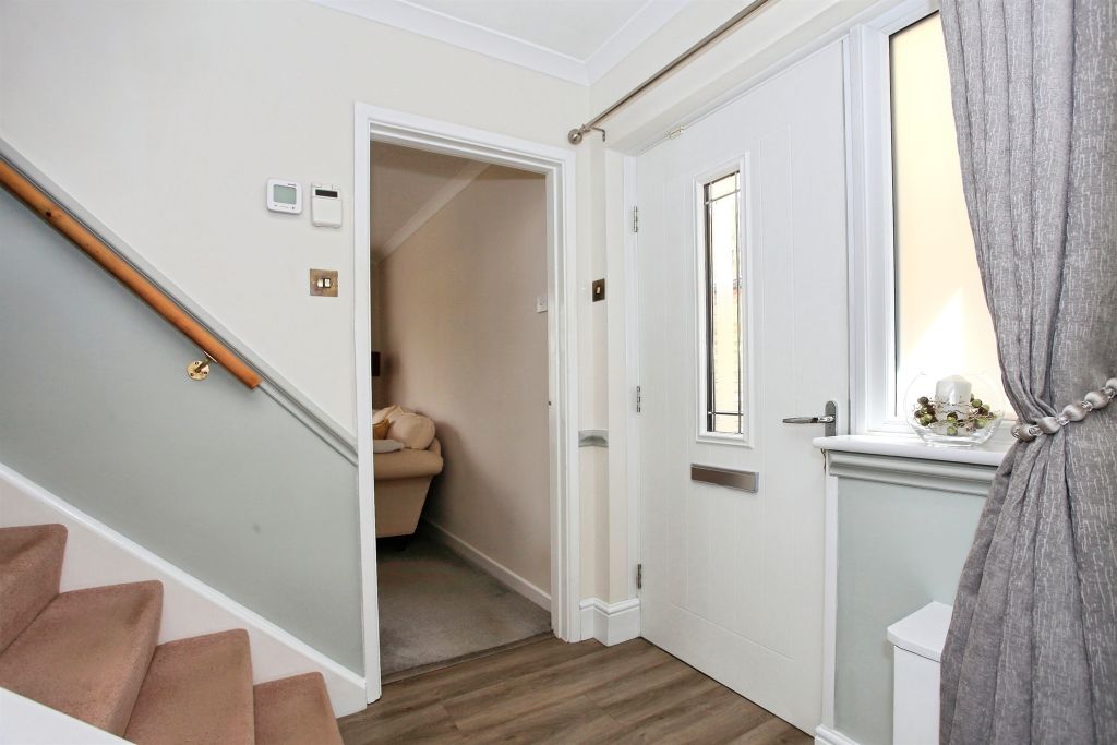 Property photo 3 of 24 Entrance Hall