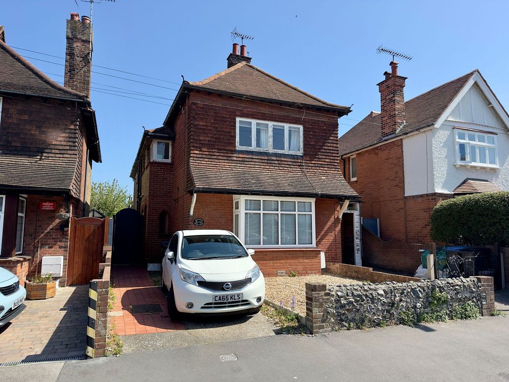 Property photo 2 of 21