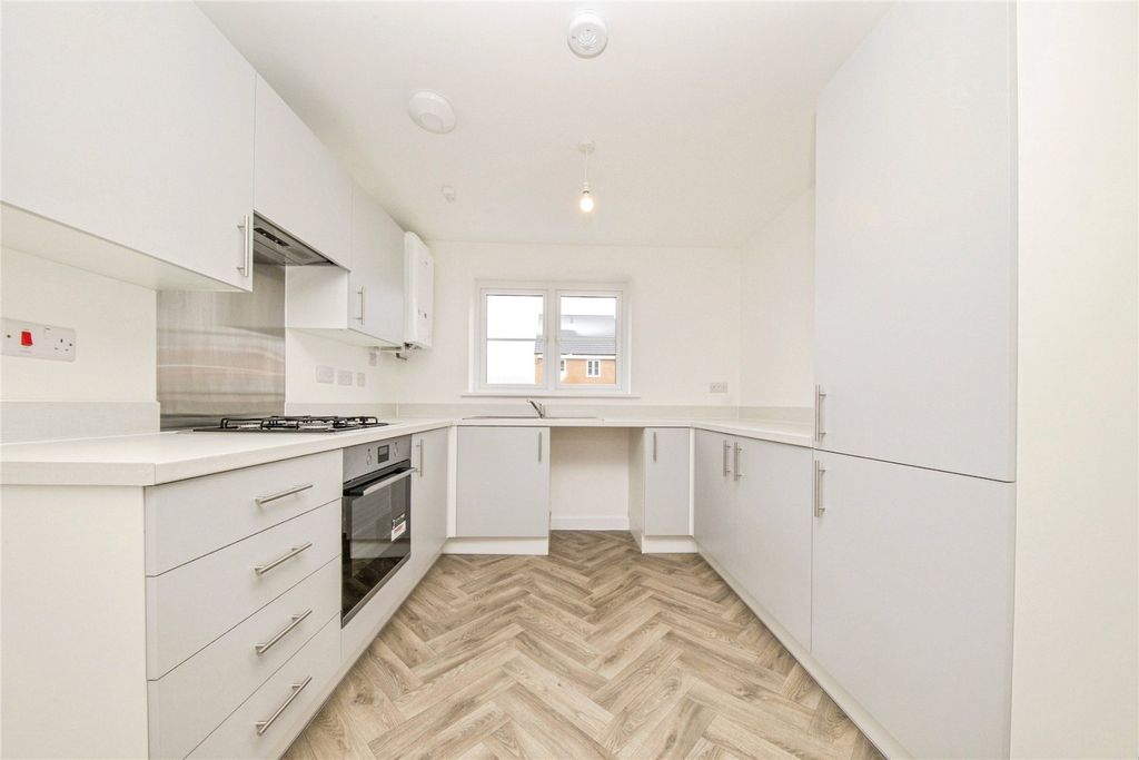 Property photo 2 of 16 Picture No. 11