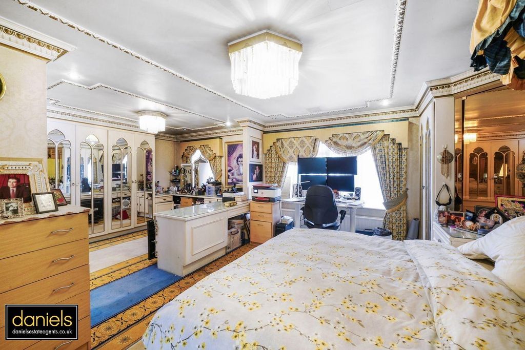 Property photo 2 of 11 Georgian 3.Jpg