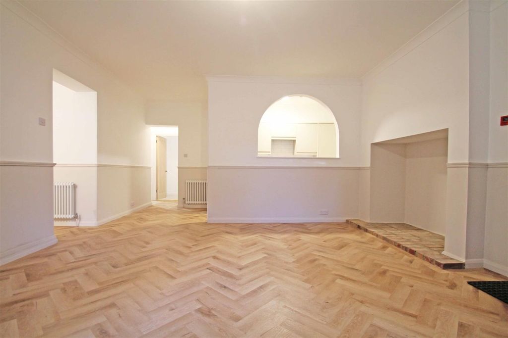 Property photo 3 of 11 Living Room