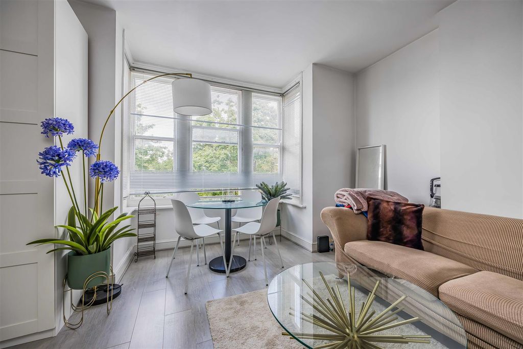 Property photo 3 of 14 Flat 7, 12 Hampshire Terrace, Southsea-Small-Porti