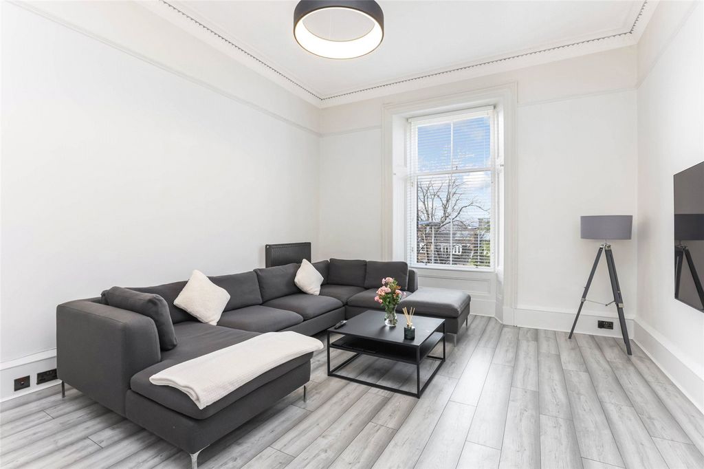 Property photo 3 of 15 Living Room