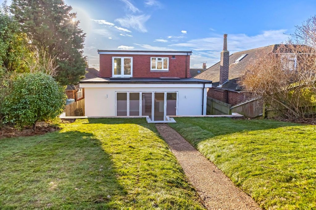 Property photo 2 of 36 Elizabeth Avenue_21.Jpg