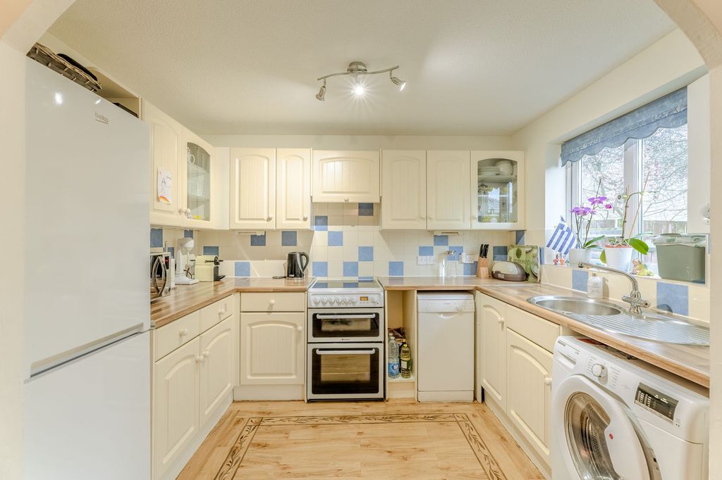 Property photo 3 of 12