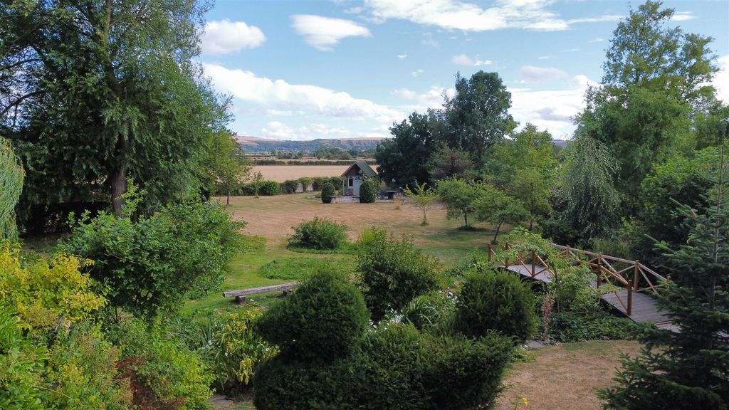 Property photo 3 of 38 Gardens