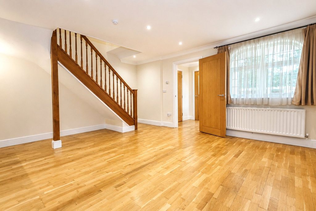 Property photo 2 of 16 Picture No. 14