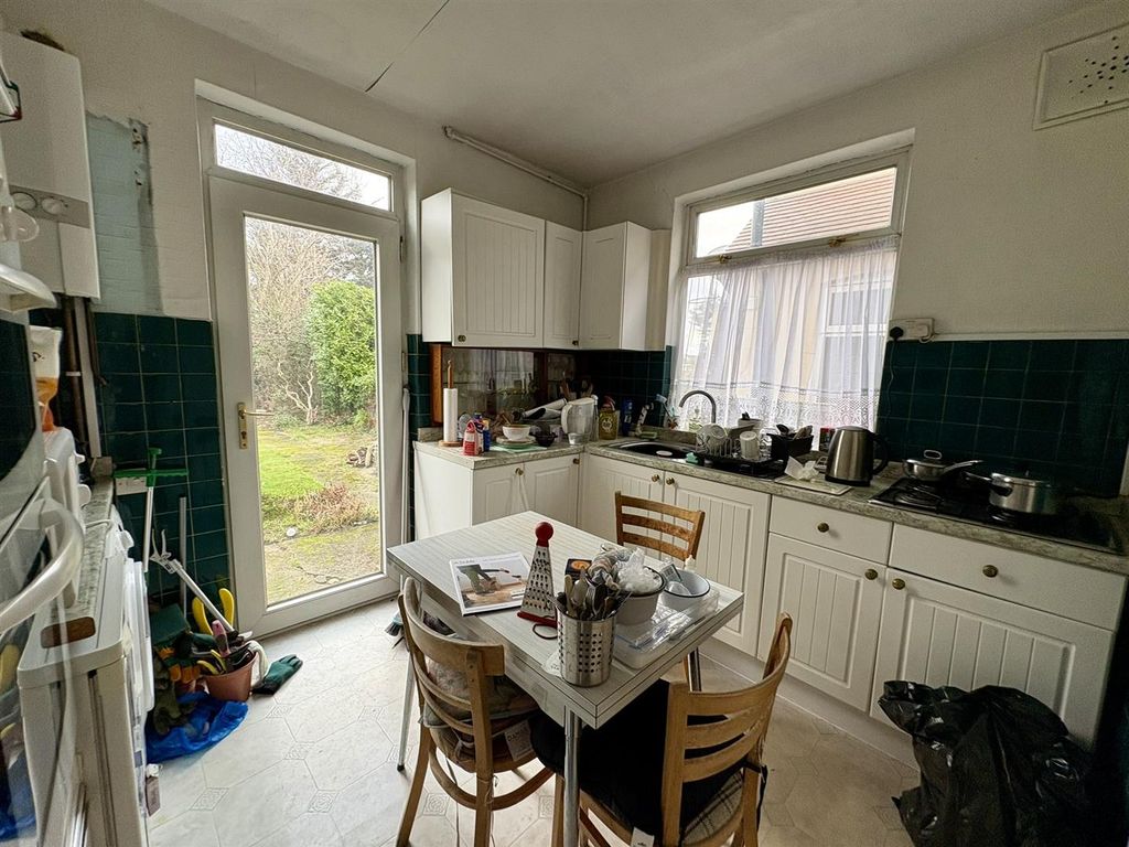 Property photo 3 of 14 Kitchen