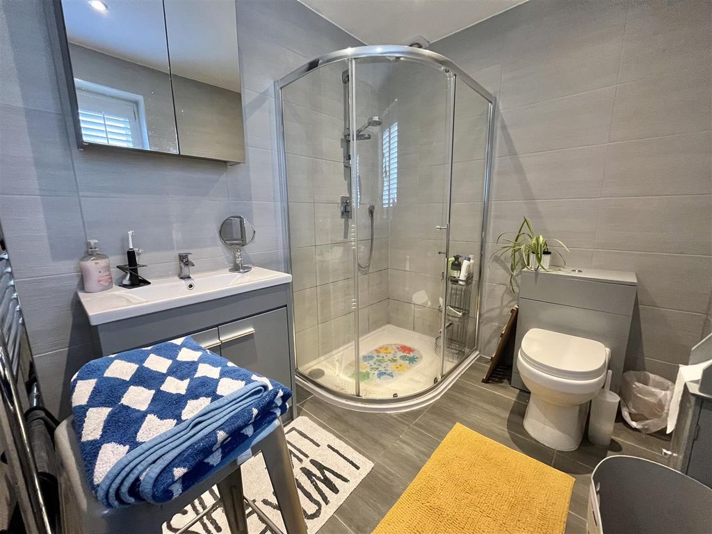 Property photo 3 of 24 En-Suite