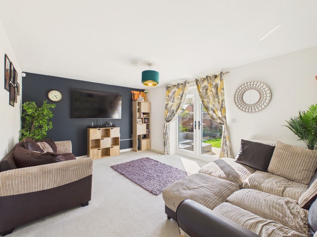 Property photo 3 of 16 4915808