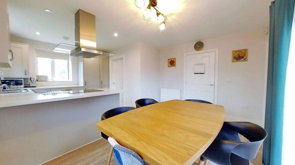 Property photo 3 of 23 Kitchen