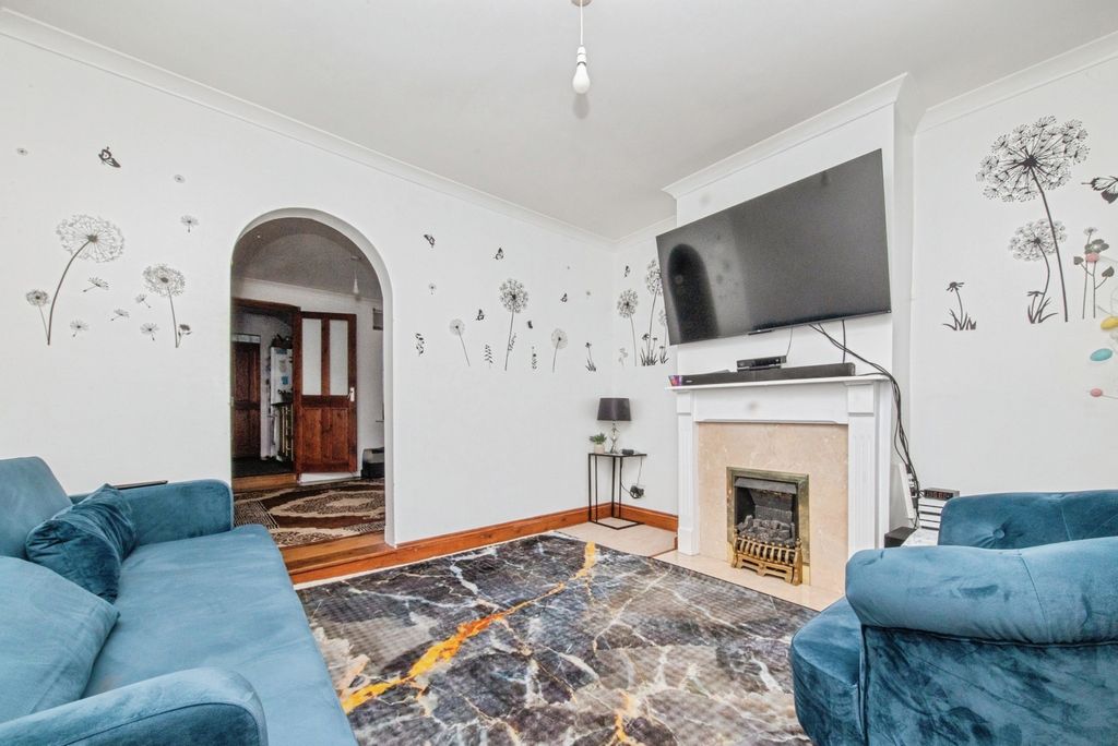 Property photo 2 of 17 Photo