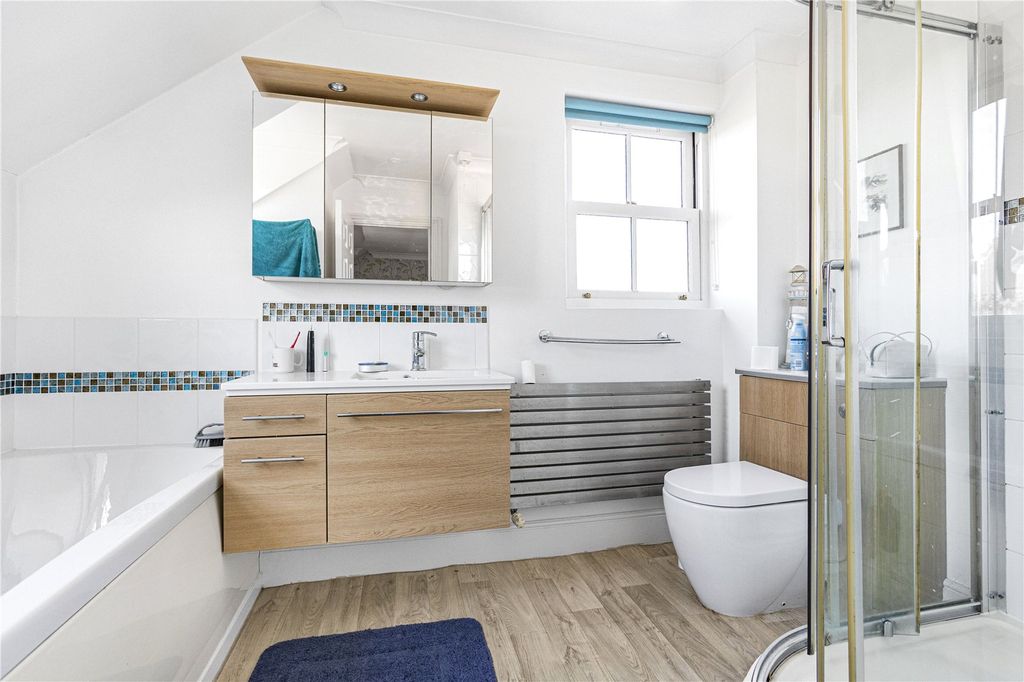 Additional image 8 of 2 bed flat for saleRutherway, Waterside OX2