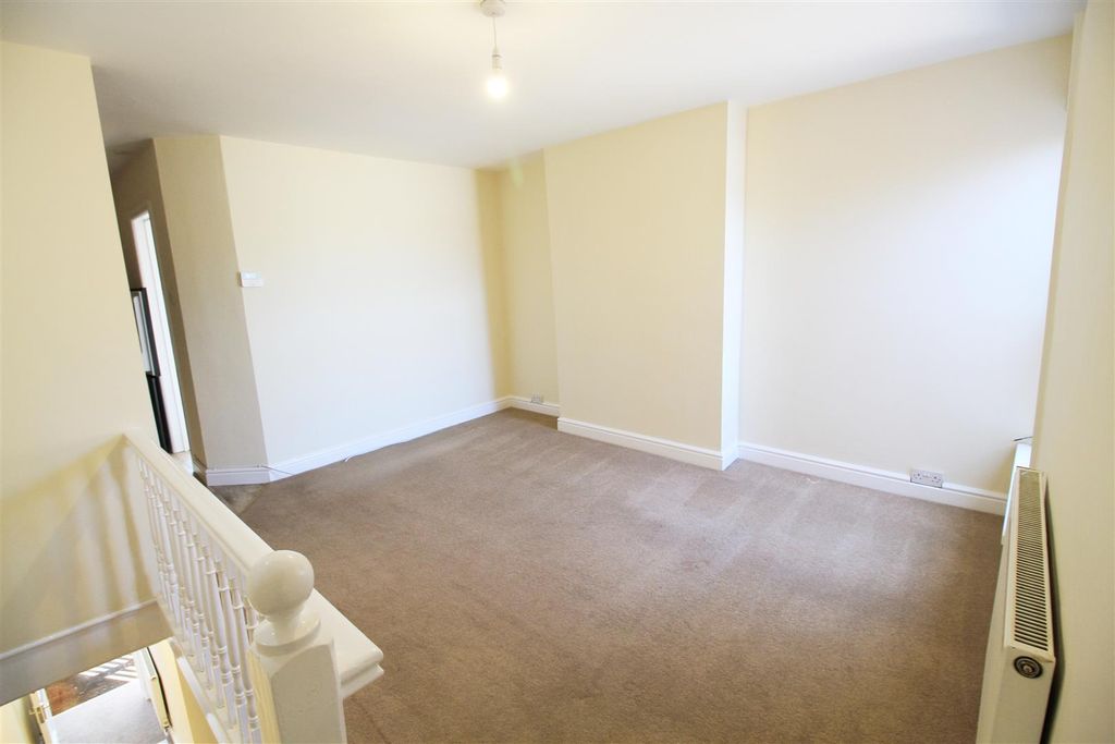Property photo 2 of 10 Lounge.Jpg