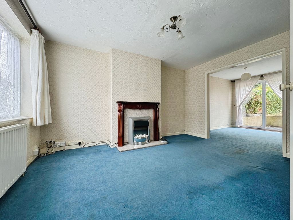 Property photo 2 of 18 Living Room