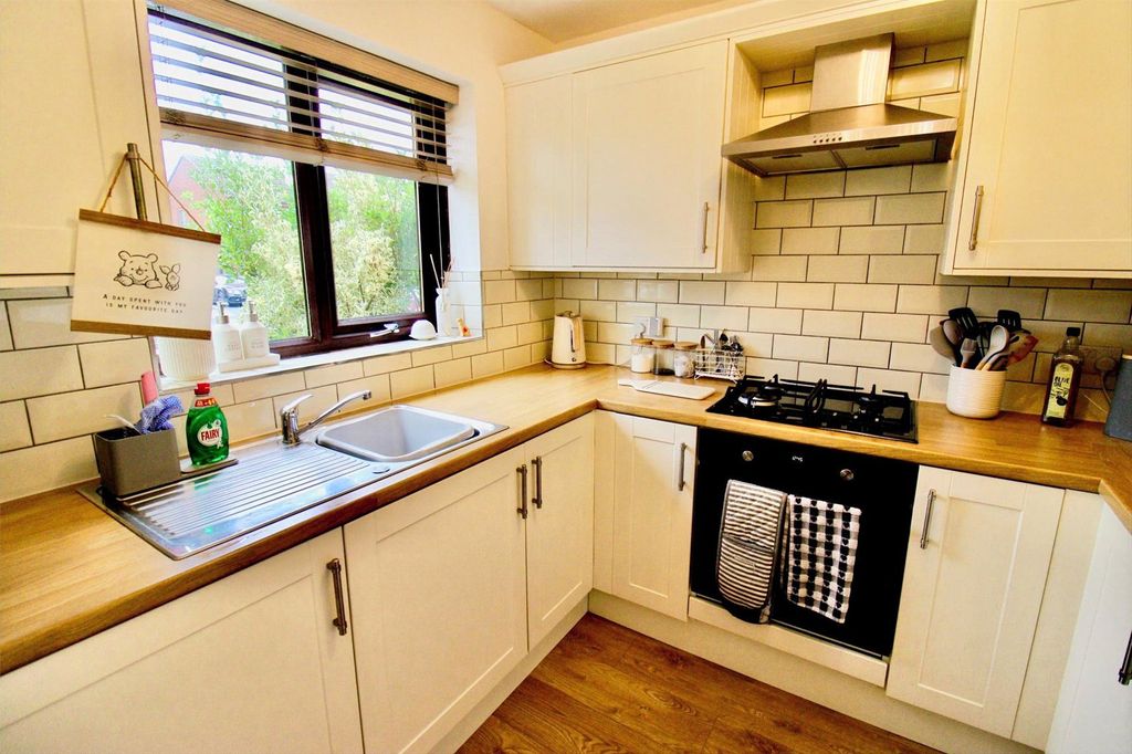 Property photo 3 of 14 Kitchen