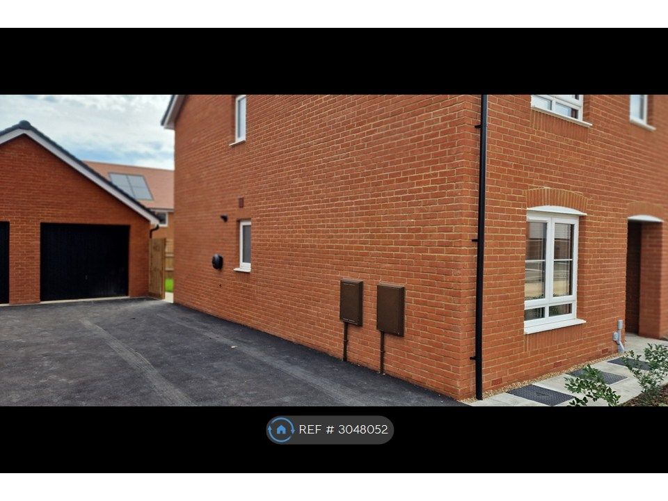 Property photo 2 of 26 Ev Charger And Driveway