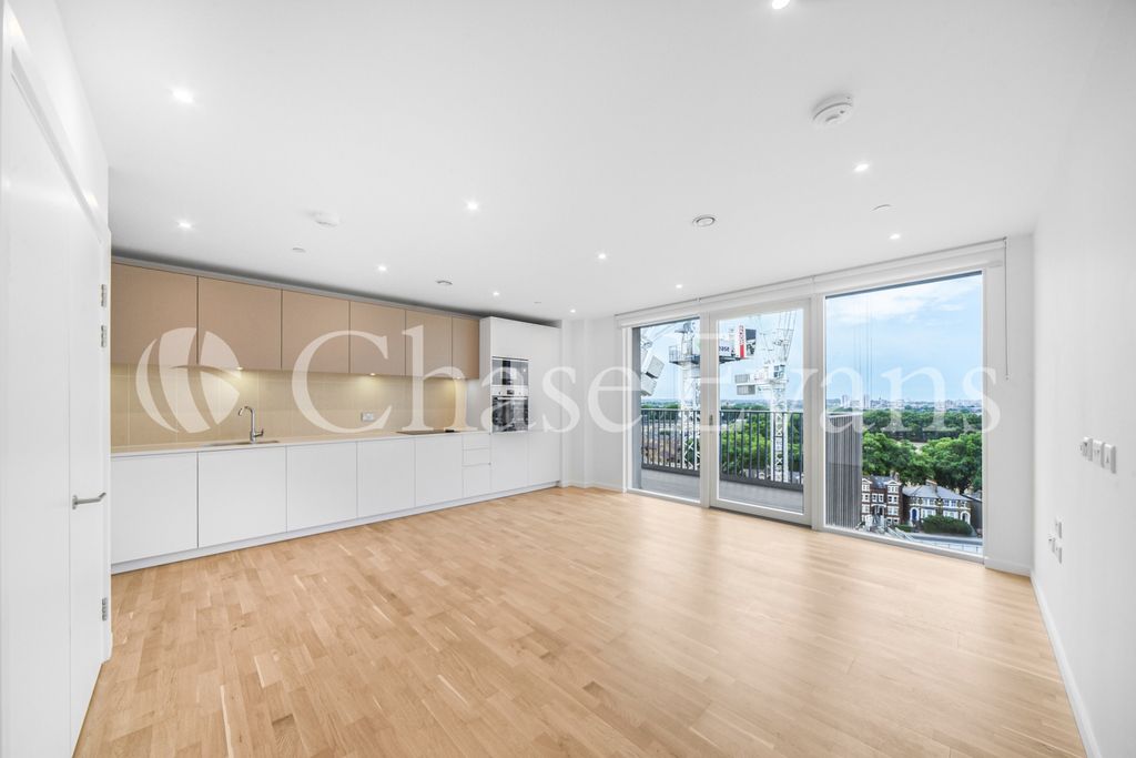 Property photo 1 of 13 Living