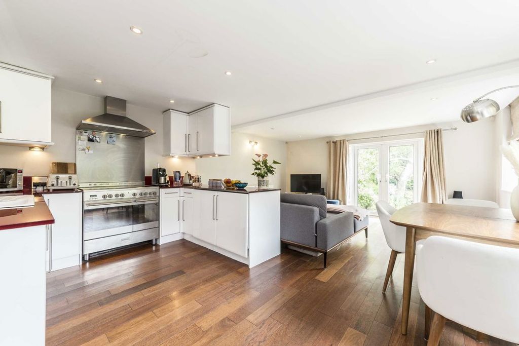 Property photo 2 of 6