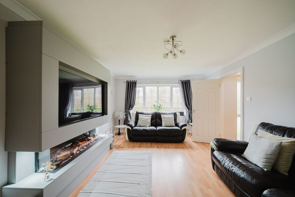 Property photo 2 of 32