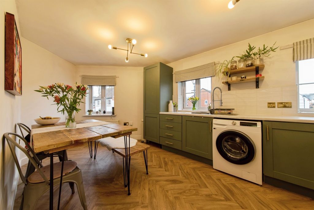 Property photo 3 of 17 Kitchen Diner