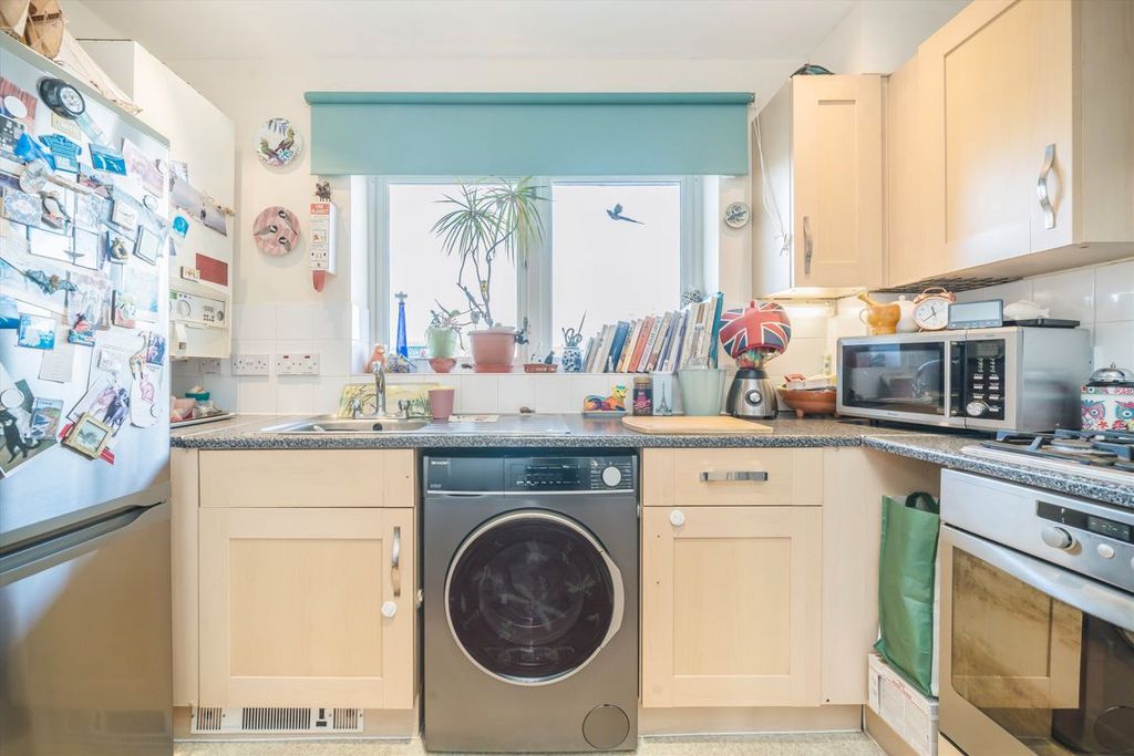 Property photo 3 of 6