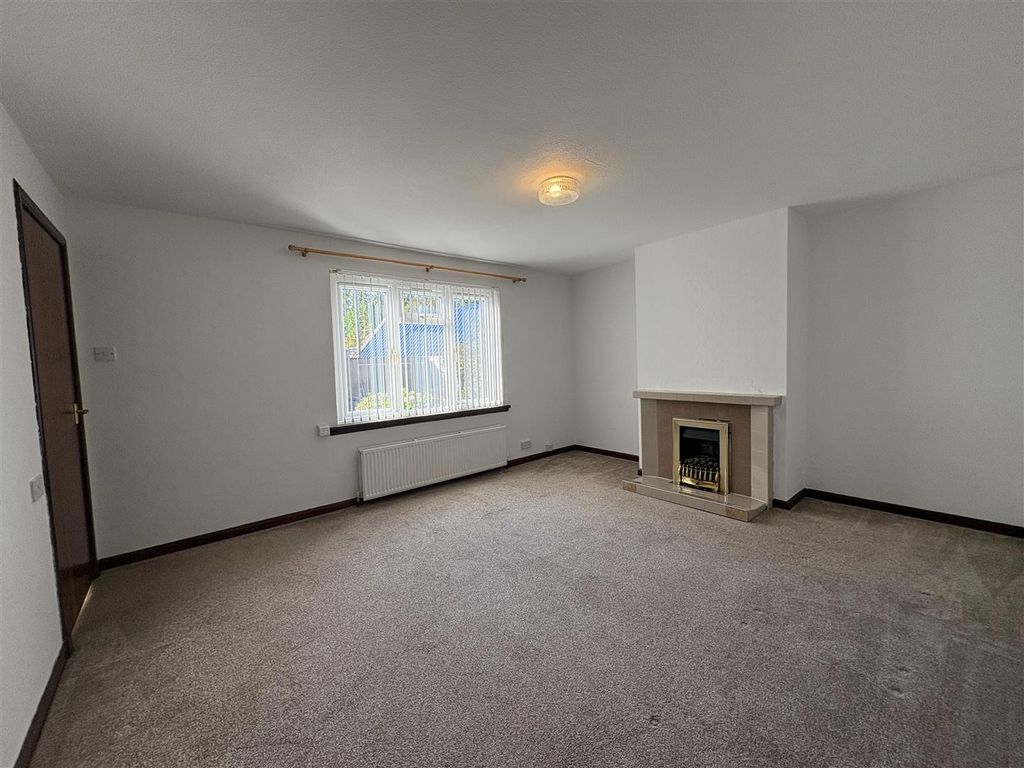 Property photo 2 of 15 Lounge