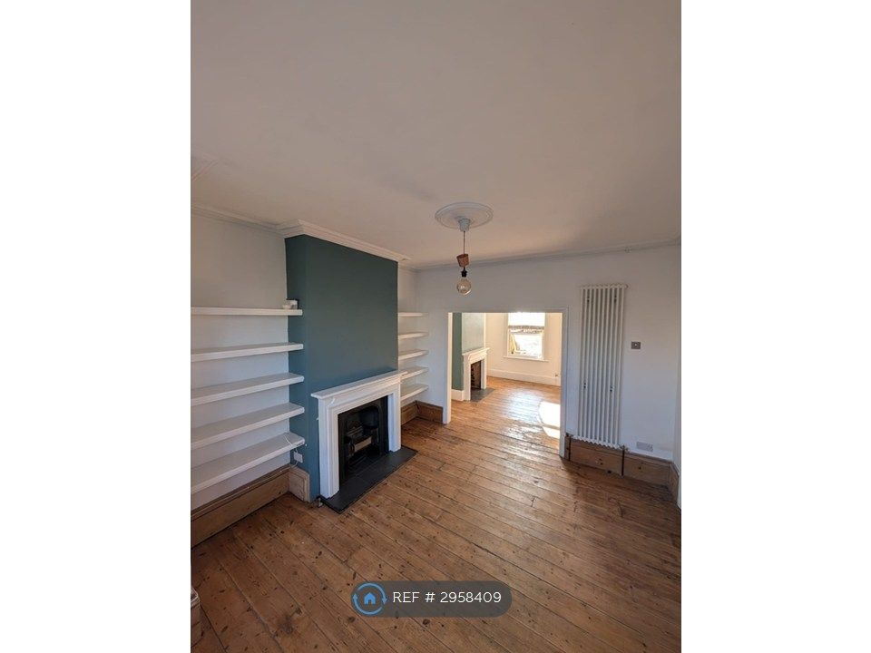 Property photo 2 of 20 Front Room 1