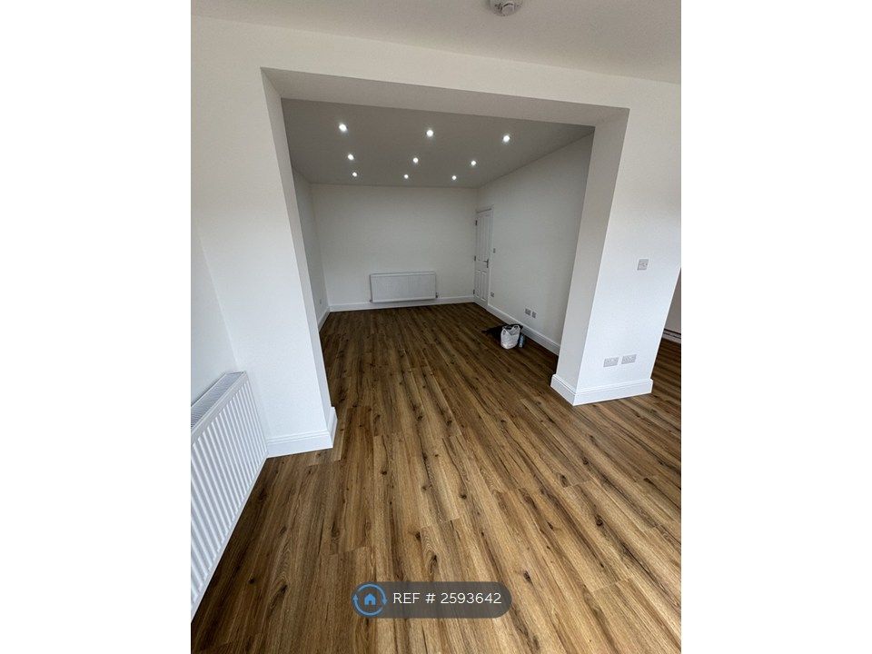 Property photo 2 of 13 Living/Dining Room