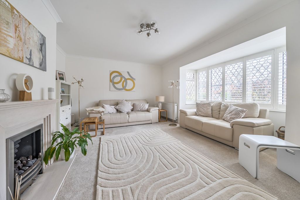 Property photo 2 of 21 Picture No. 12