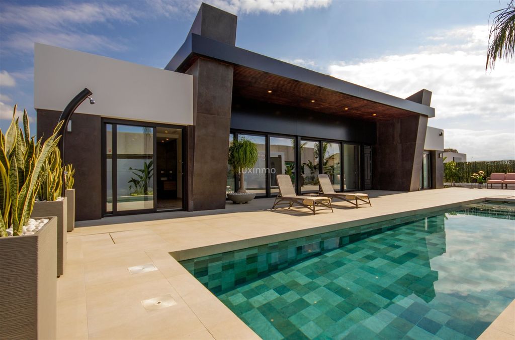 Property photo 1 of 18 New Build Villa For Sale In Rojales